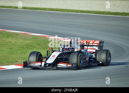 Romain Grosjean mit Hass in den Trainingseinheiten der Rennstrecke Barcelona-Katalonien Stockfoto