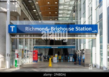 Eingang zum Bahnhof Richmond-Brighouse Skytrain. Richmond, British Columbia, Kanada. Stockfoto