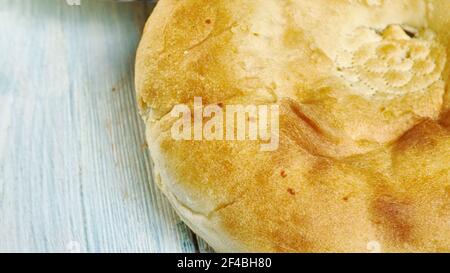 Tandyr nan, Fladenbrot in afghanischen, tadschikischen und usbekischen Küche, e Art von zentralasiatischen Naan Stockfoto