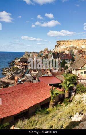 Blick auf Popeye's Village, oder Sweethaven Village, in Malta. Stockfoto