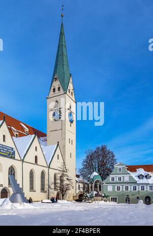 St. Mang Kirche auf St. Mang Platz im Winter, Kempten, Allgäu, Oberschwaben, Schwaben, Bayern, Deutschland, Europa Stockfoto