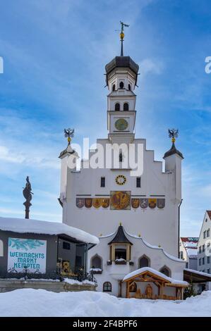 Rathausplatz mit dem Rathaus im Winter, Kempten, Allgäu, Oberschwaben, Schwaben, Bayern, Deutschland, Europa Stockfoto