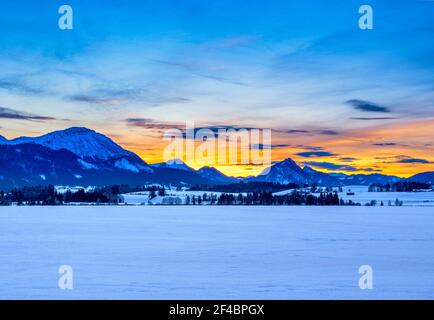 Gefrorener Hopfensee im Winter, bei Hopfen am See, Allgau, Schwaben, Bayern, Deutschland, Europa Stockfoto