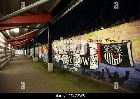 Gesamtansicht Blundell Park während der Sky Bet EFL Liga zwei Spiel zwischen Grimsby Town und Crawley Town im Blundell Park in Cleethorpes. Stockfoto