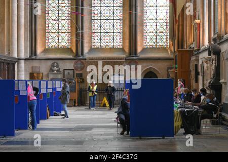 Ein Covid 19 Impfzentrum in der Kathedrale von Salisbury im Jahr 2021 Stockfoto