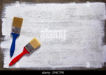 Bemalte Hintergrundtextur von abstrakter Oberfläche und Pinsel. Weiße Farbe Hintergrund Leinwand Stockfoto