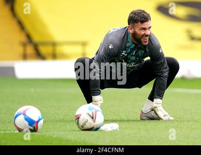 Watford-Torhüter Ben Foster erwärmt sich auf dem Spielfeld vor dem Sky Bet Championship-Spiel in der Vicarage Road, Watford. Bilddatum: Samstag, 20. März 2021. Stockfoto