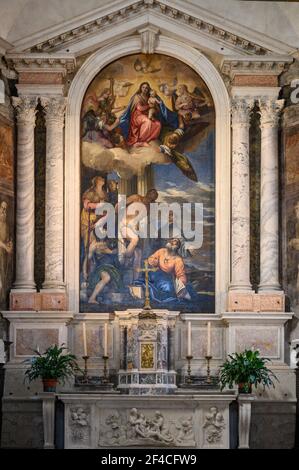 Venedig. Italien. Chiesa di San Sebastiano (Kirche des Heiligen Sebastian), das hohe Altarbild, das die Jungfrau und das Kind in Herrlichkeit mit den Heiligen Sebasti darstellt Stockfoto