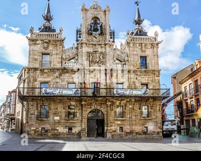 Fassade des barocken Rathauses in Astorga, Spanien, 15. Juli 2010 Stockfoto