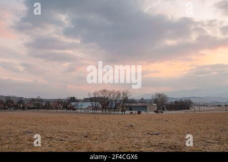 Bauernhof im Dorf Trebostovo in Turiec Region, Slowakei. Stockfoto