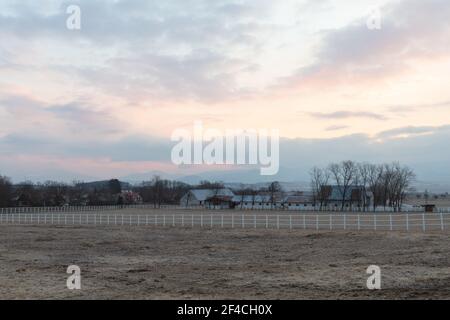 Bauernhof im Dorf Trebostovo in Turiec Region, Slowakei. Stockfoto