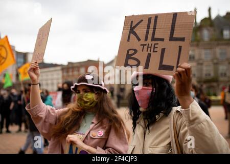 Die Menschen nehmen an einem "Kill the Bill"-Protest am Victoria Square in Birmingham Teil. Ausgabedatum: Samstag, 20. März 2021.