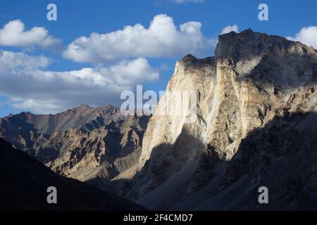 Zanskar, Indien. Am späten Nachmittag über Kurgiakh Valley Stockfoto