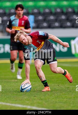 Twickenham Stoop, London, Großbritannien. März 2021, 20th. Englische Premiership Rugby, Harlekins gegen Gloucester; Harlekins, Gloucester; Tyrone Green von Harlekins Scoring nach 25 Minuten Credit: Action Plus Sports/Alamy Live News Stockfoto