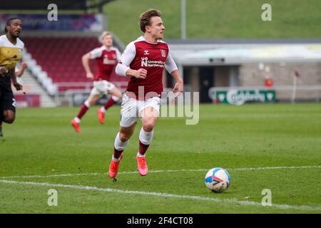 NORTHAMPTON, ENGLAND. MÄRZ 20th: Sam Hoskins von Northampton Town während der ersten Hälfte der Sky Bet League ein Spiel zwischen Northampton Town und Crewe Alexandra im PTS Academy Stadium, Northampton am Samstag, 20th. März 2021. (Kredit: John Cripps - MI News) Kredit: MI Nachrichten & Sport /Alamy Live Nachrichten Stockfoto