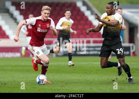 NORTHAMPTON, ENGLAND. MÄRZ 20th: Ryan Watson von Northampton Town während der ersten Hälfte der Sky Bet League ein Spiel zwischen Northampton Town und Crewe Alexandra im PTS Academy Stadium, Northampton am Samstag, 20th. März 2021. (Kredit: John Cripps - MI News) Kredit: MI Nachrichten & Sport /Alamy Live Nachrichten Stockfoto