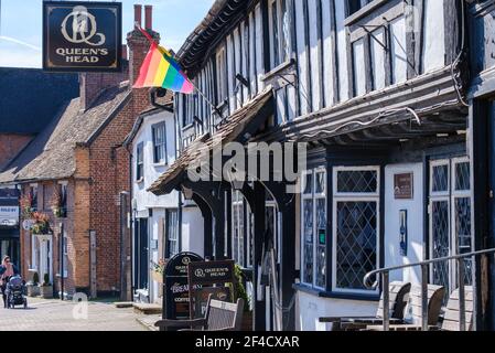 Das Queen's Head Historic Pub und das älteste Gasthaus in Pinner. Erbaut im 16th. Jahrhundert. Pinner High Street, Pinner Village, Harrow Middlesex, England. Stockfoto