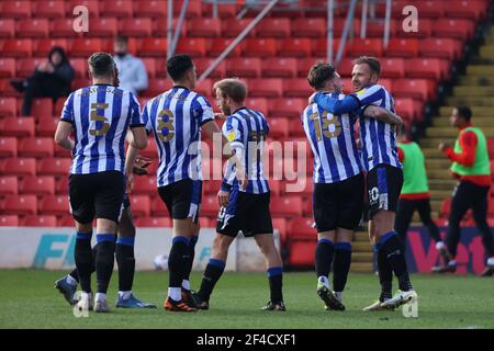 BARNSLEY, ENGLAND. MÄRZ 20th: Jordan Rhodes of Sheffield Mittwoch erzielt sein Team das zweite Tor während der SkyBet Championship Spiel zwischen Barnsley und Sheffield Mittwoch in Oakwell, Barnsley am Samstag 20th März 2021. (Kredit: Pat Scaasi - MI Nachrichten) Kredit: MI Nachrichten & Sport /Alamy Live Nachrichten Stockfoto