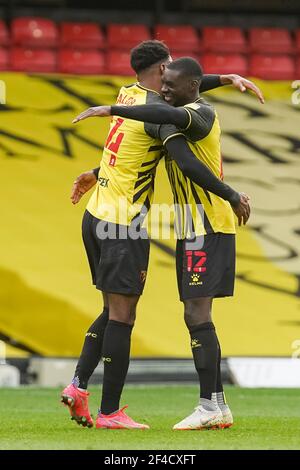 Watford, Großbritannien. März 2021, 20th. Nathaniel Chalobah #14 von Watford feiert ein Tor mit Teamkollege Ken Sema #12 von Watford in Watford, Großbritannien am 3/20/2021. (Foto von Richard Washbrooke/News Images/Sipa USA) Quelle: SIPA USA/Alamy Live News Stockfoto