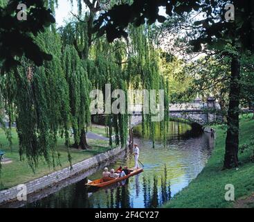 Neuseeland. Südinsel. Christchurch City. Touristen, die auf dem Avon River punzen. Stockfoto