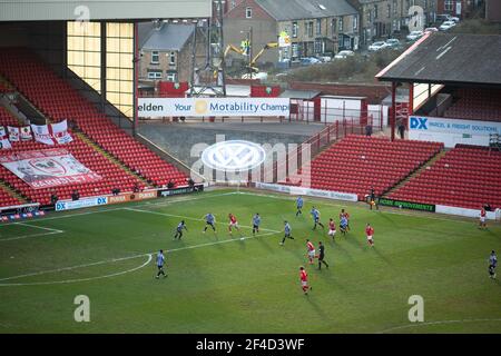 BARNSLEY, ENGLAND. MÄRZ 20th: Arbeiter beobachten das Spiel von ihren Cherry Picker während der SkyBet Championship Spiel zwischen Barnsley und Sheffield Mittwoch in Oakwell, Barnsley am Samstag 20th März 2021. (Kredit: Pat Scaasi - MI Nachrichten) Kredit: MI Nachrichten & Sport /Alamy Live Nachrichten Stockfoto