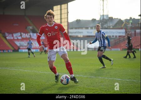 BARNSLEY, ENGLAND. MÄRZ 20th: Callum Styles of Barnsley am Ball während des SkyBet Championship-Spiels zwischen Barnsley und Sheffield Mittwoch in Oakwell, Barnsley am Samstag, 20th. März 2021. (Kredit: Pat Scaasi - MI Nachrichten) Kredit: MI Nachrichten & Sport /Alamy Live Nachrichten Stockfoto