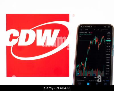 Ukraine. März 2021, 20th. In dieser Abbildung werden die Börseninformationen der CDW Corporation auf einem Smartphone mit dem Logo der CDW Corporation im Hintergrund angezeigt. (Foto von Igor Golovniov/SOPA Images/Sipa USA) Quelle: SIPA USA/Alamy Live News Stockfoto