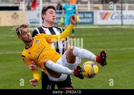 Elgin, Großbritannien. März 2021, 20th. 20. März 2021. Dies ist aus der Scottish League One Match zwischen Elgin City und Edinburgh City. Edinburgh - Ouzy See und Elgin - Stephen Bronsky Credit: JASPERIMAGE/Alamy Live News Stockfoto