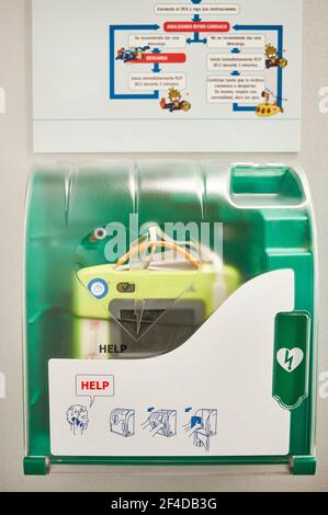 Depibrilator und erste-Hilfe-Ausrüstung Stockfoto