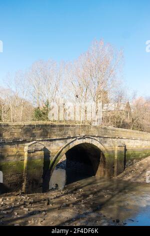 Die Jarrow Bridge oder Don Bridge eine Steinbogenbrücke aus dem 18th. Jahrhundert, ein denkmalgeschütztes Gebäude in Nordostengland, Großbritannien Stockfoto