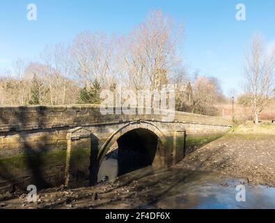 Die Jarrow Bridge oder Don Bridge eine Steinbogenbrücke aus dem 18th. Jahrhundert, ein denkmalgeschütztes Gebäude in Nordostengland, Großbritannien Stockfoto