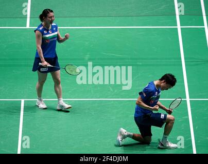 Die Japaner Yuta Watanabe und Arisa Higashino feiern während ihres Spiels gegen die Engländerin Marcus Ellis und Lauren Smith am vierten Tag der YONEX All England Open Badminton Championships in der utilita Arena Birmingham. Bilddatum: Freitag, 19. März 2021. Stockfoto