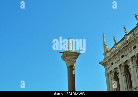 Die Figur des Heiligen Theodor von Amasea auf Säule von San Todaro in Venedig Stockfoto