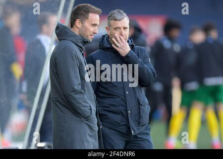 SITTARD, NIEDERLANDE - MÄRZ 20: Trainer Sjors Ultee von Fortuna Sittard und Trainer Rene Hake vom FC Utrecht während des niederländischen Eredivisie-Spiels zwischen Fort Stockfoto
