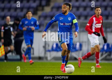 GENK, BELGIEN - MÄRZ 19: Theo Bongonda von KRC Genk während des Jupiler Pro League Spiels zwischen KRC Genk und Standard de Liege in der Cristal Arena am März Stockfoto