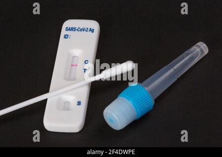 Covid-19 Antigen Schnelltest, Selbsttest Stockfoto