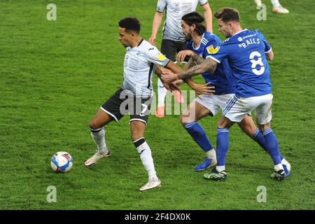 SWANSEA, WALES. 20th. MÄRZ: Korey Smith von Swansea City kommt am Samstag, den 20th. März 2021, beim Sky Bet Championship-Spiel zwischen Swansea City und Cardiff City im Liberty Stadium in Swansea zum ersten Mal an den Ball. (Quelle: Jeff Thomas) Quelle: MI News & Sport /Alamy Live News Stockfoto