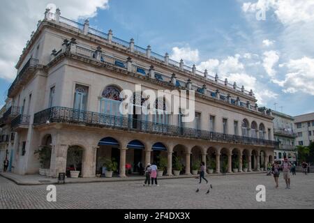 Hotel Santa Isabel in Plaza de Armas, Havanna, Kuba. Das Hotel wurde 1867 in ein Hotel umgewandelt und ist das ehemalige Herrenhaus der Grafen Santovenia. Stockfoto