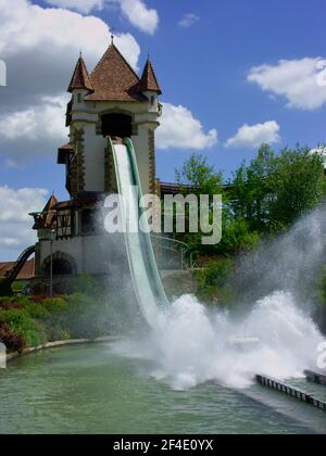 Erlebnispark Tripsdrill bei Cleebronn im Zabergäu: Fahrt mit Badewanne, Kreis Heilbronn, Baden-Württemberg, Deutschland Stockfoto