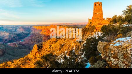 Der Desert Watchtower liegt am Rande des Grand Canyon, Grand Canyon National Park, Arizona, USA Stockfoto