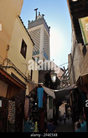 Belebte Straßen in der Fes Medina, Marokko Stockfoto