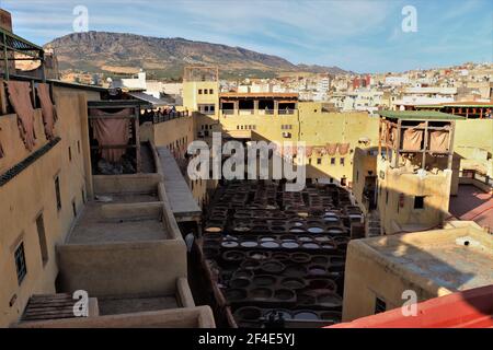 Die Lederwaren in der Medina von Fes, Marokko Stockfoto