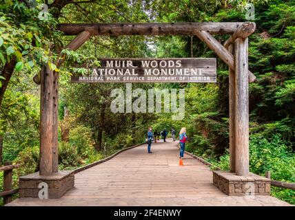 Der Eingang des Muir Woods National Monument, auf dem Mount Tamalpais, in Marin County. Es ist Teil des Golden Gate National Recreation Area. Stockfoto