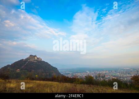 Herbstlandschaft in der Nähe der alten Zitadelle von Deva Stockfoto