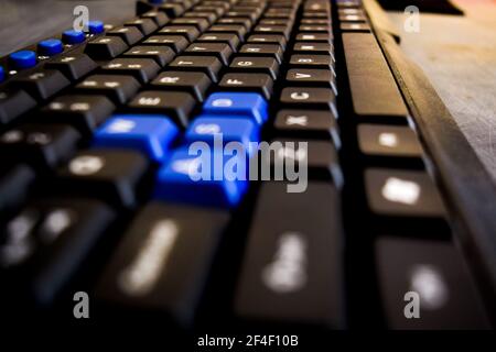 Schwarze Computertastatur mit selektivem Fokus. Stockfoto