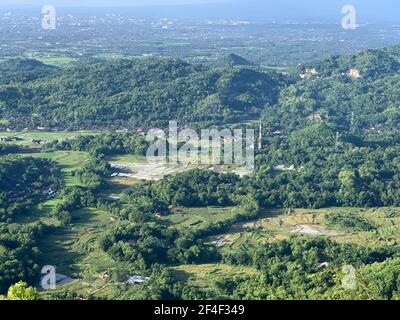 Der Blick vom Gipfel Becici oder Puncak Becici, Yogyakarta. Stockfoto