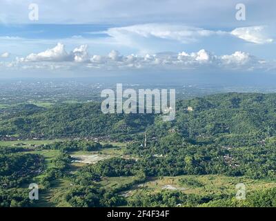 Der Blick vom Gipfel Becici oder Puncak Becici, Yogyakarta. Stockfoto