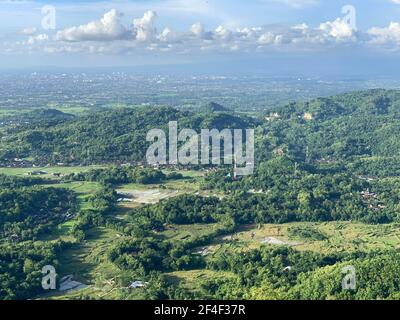 Der Blick vom Gipfel Becici oder Puncak Becici, Yogyakarta. Stockfoto