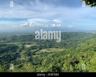 Der Blick vom Gipfel Becici oder Puncak Becici, Yogyakarta. Stockfoto