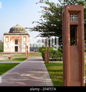 Innenansicht des Architekturgrabes im Sunder Nursery in Delhi Indien, Sunder Nursery ist Weltkulturerbe in der Nähe von Humayun Grab in Delhi, Sun Stockfoto